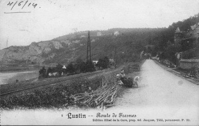 LUSTIN ROUTE DE FRESNES 1914.jpg